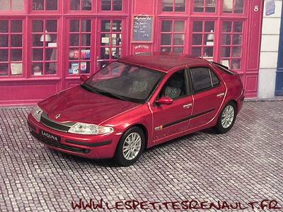 RENAULT LAGUNA Universal Hobbies 1/43 EUR 39,00 - FR
