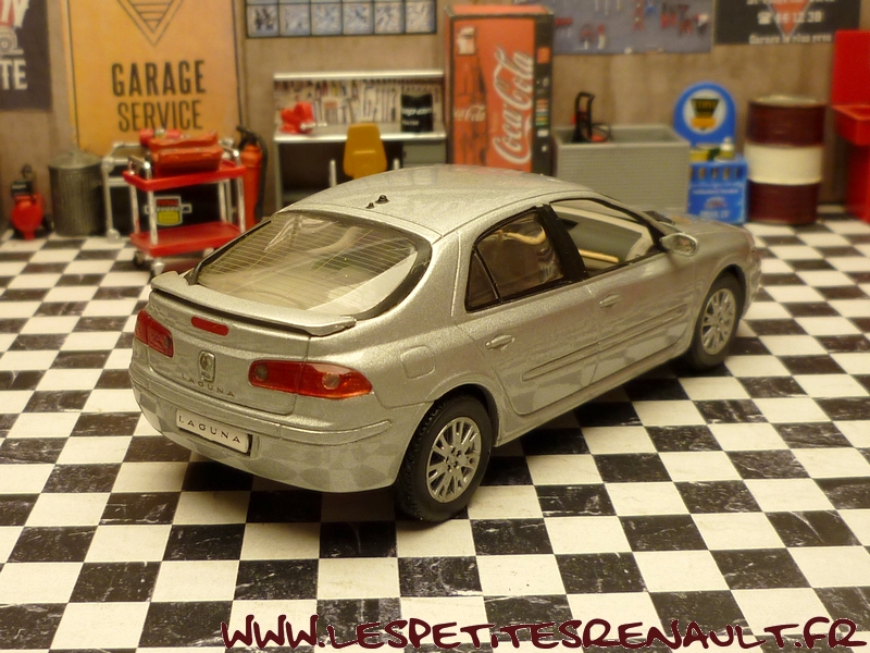 Miniature Renault Laguna II Estate Privilege - Universal Hobbies - Échelle 1/43 - Occasion
